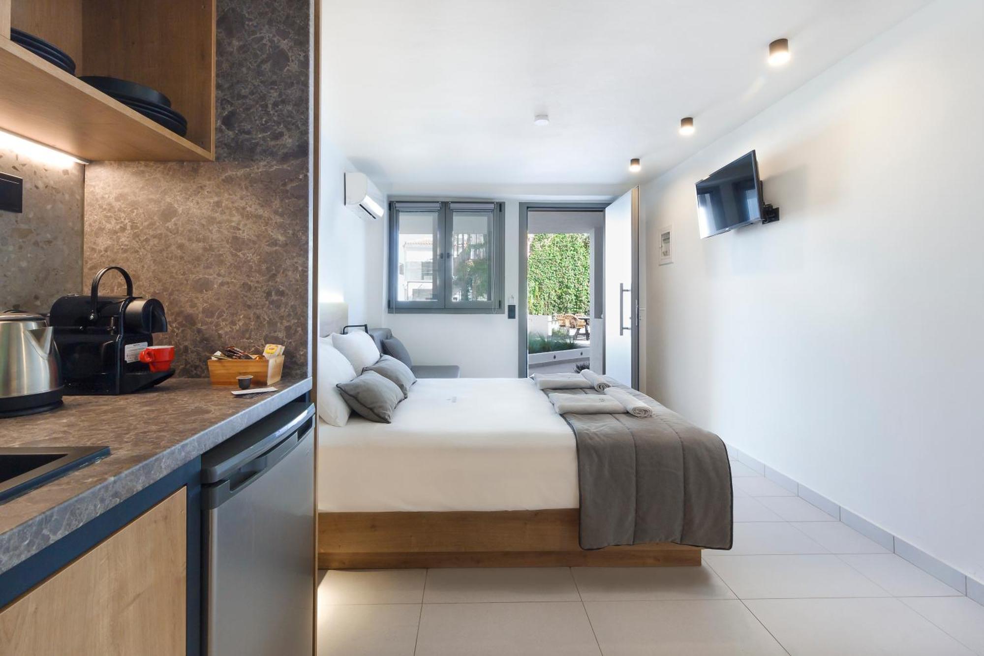 Araliki Suites Polychrono Exterior photo